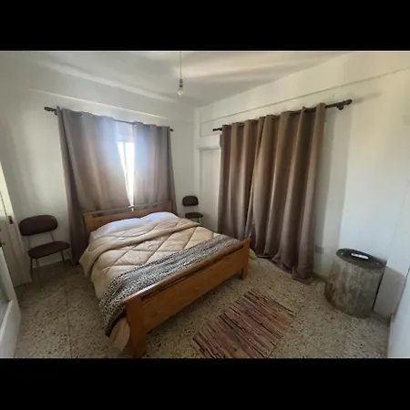 Gerakies Escape, Stunning Mountain Views Yerakies