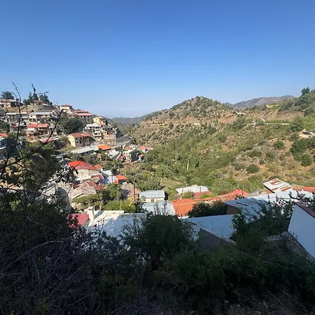 Gerakies Escape, Stunning Mountain Views Yerakies