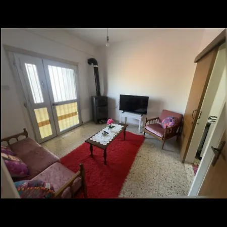 Gerakies Escape, Stunning Mountain Views Apartman